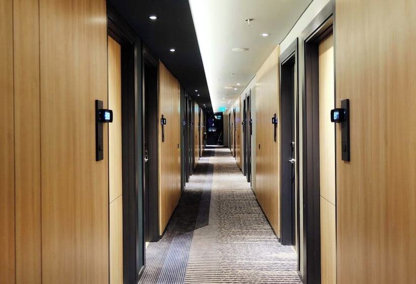 בית מלון כפרי Ibis Surabaya Tidar