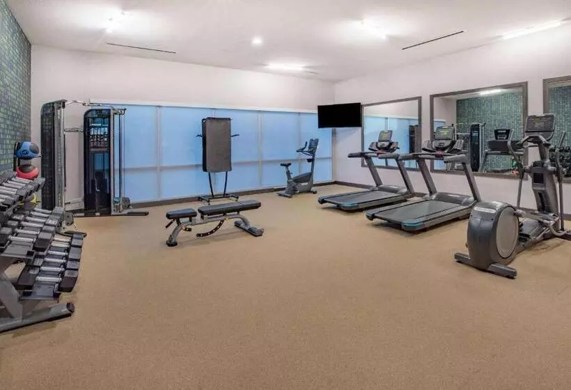 Hotelli La Quinta Inn & Suites By Wyndham Galveston North At I 45