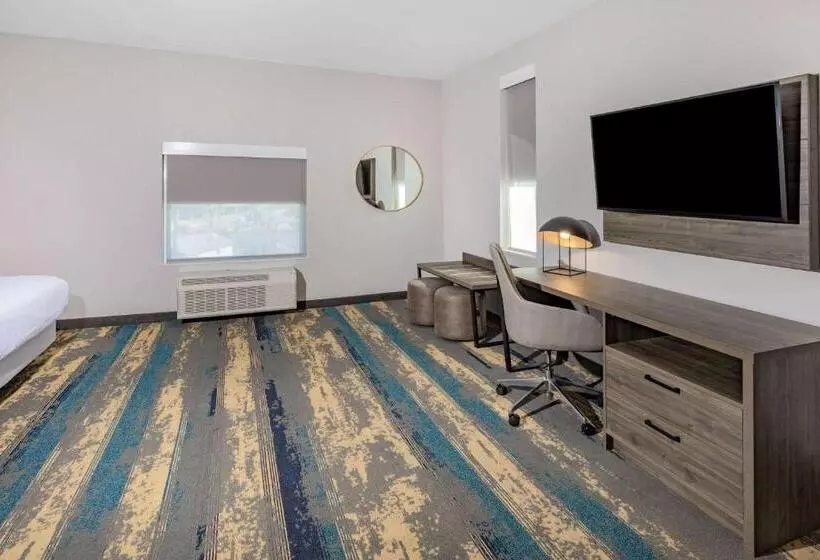 Hotelli La Quinta Inn & Suites By Wyndham Galveston North At I 45