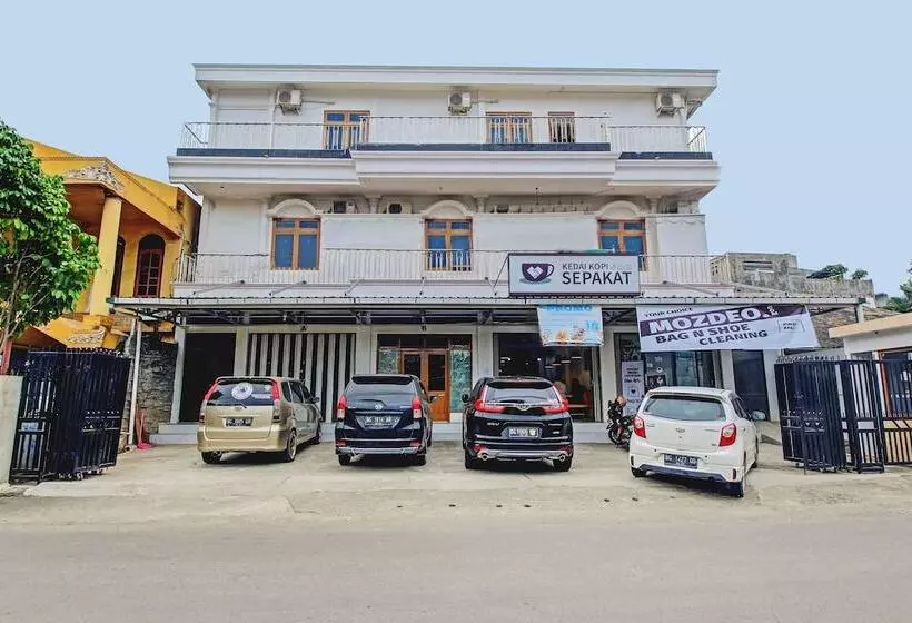 Hotelli Palembang Residence By Oyo Room