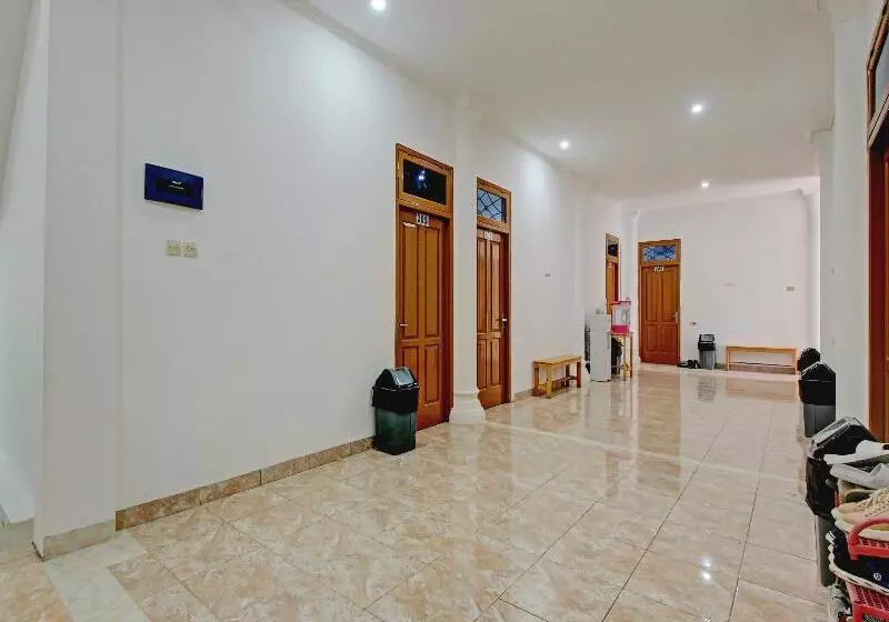 Hotelli Palembang Residence By Oyo Room