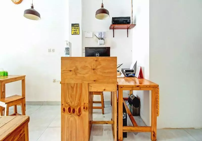 Hotelli Palembang Residence By Oyo Room