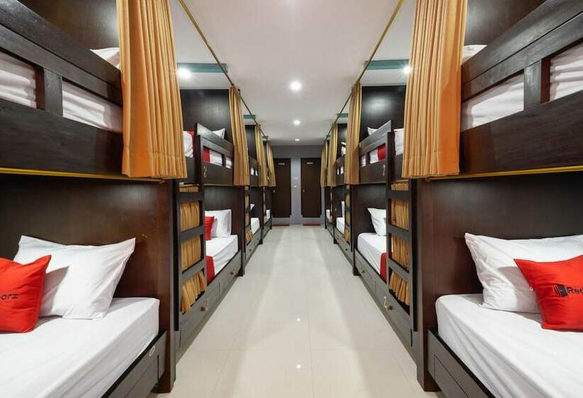 בית מלון כפרי Reddoorz Hostel Near Trans Studio Mall