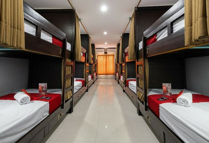 בית מלון כפרי Reddoorz Hostel Near Trans Studio Mall