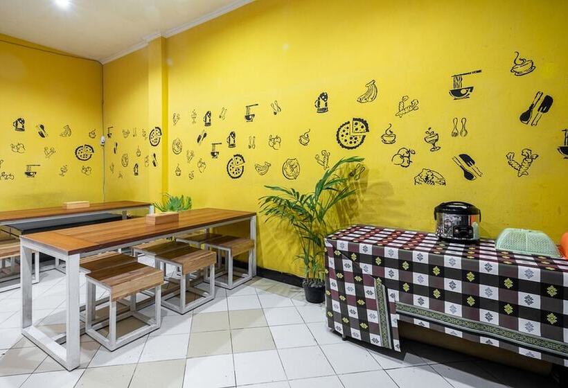 בית מלון כפרי Reddoorz Hostel Near Trans Studio Mall