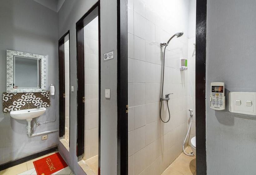 בית מלון כפרי Reddoorz Hostel Near Trans Studio Mall