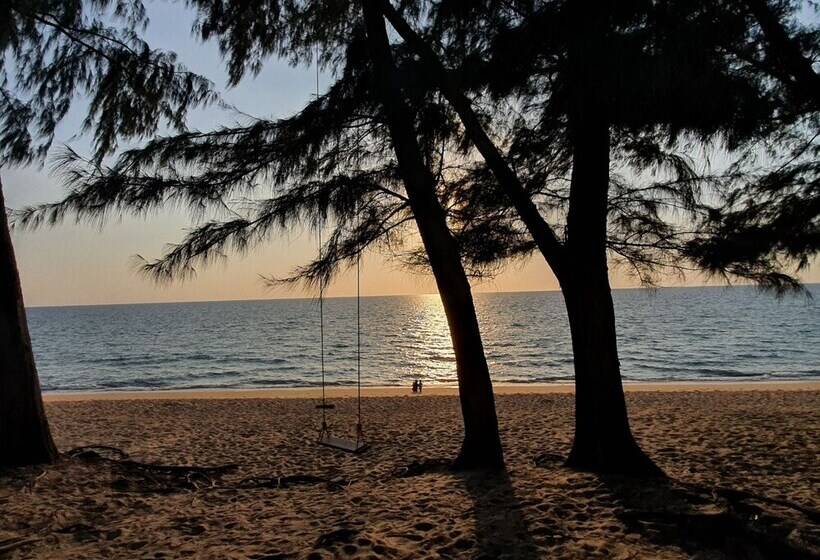 Hotel Wayla Villa Maikhao Beach