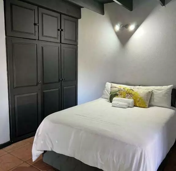 Acoustic Guest House