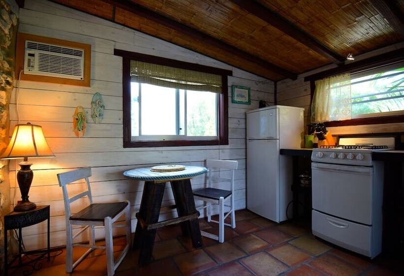 هتل Pigeon Cay Beach Club