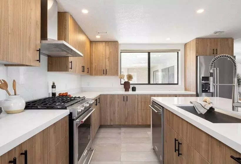 Lava Rocks By Avantstay Gorgeous Desert Haven W Pool Hot Tub Fire Pit Ping Pong