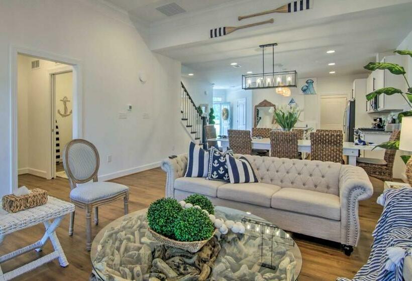 Ocean View Home With Beach Shuttle, 5 Mi To Coast!