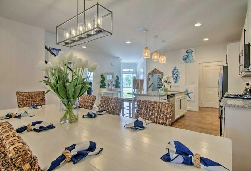 Ocean View Home With Beach Shuttle, 5 Mi To Coast!