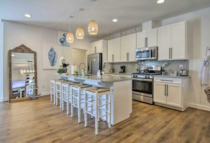 Ocean View Home With Beach Shuttle, 5 Mi To Coast!