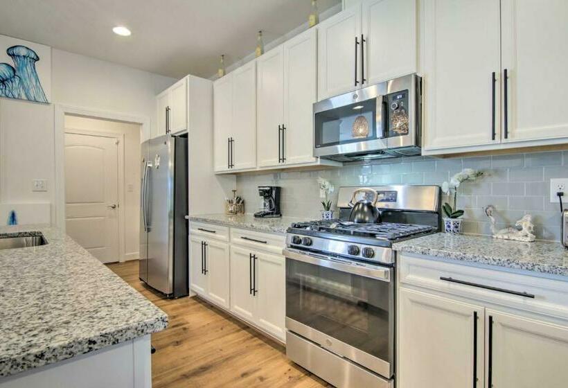 Ocean View Home With Beach Shuttle, 5 Mi To Coast!