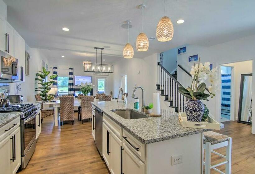 Ocean View Home With Beach Shuttle, 5 Mi To Coast!