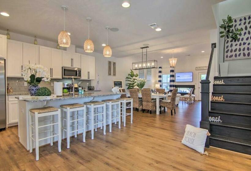 Ocean View Home With Beach Shuttle, 5 Mi To Coast!