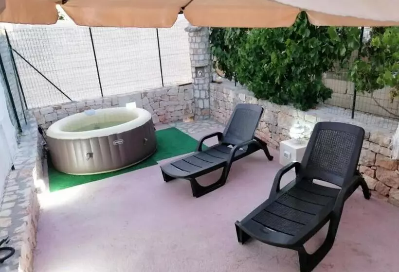 Aamiaismajoitus (B&B) Giaster