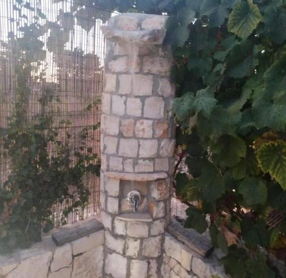 تختخواب و صبحانه Giaster