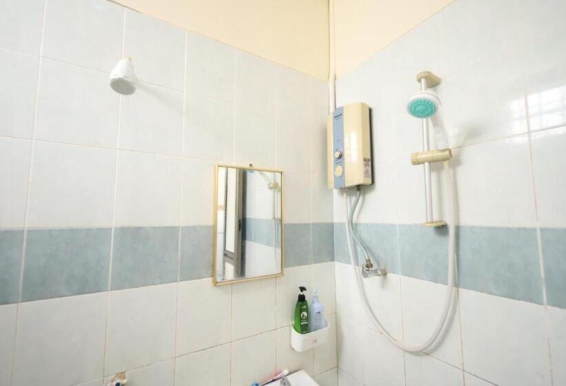 هتل Oyo Homes 90575 Ck Bahau Homestay