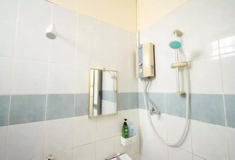 Hotelli Oyo Homes 90575 Ck Bahau Homestay