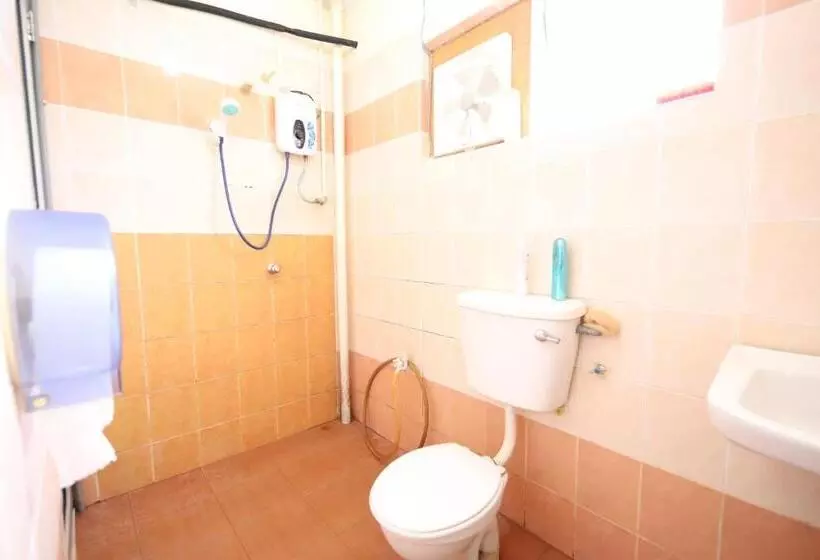 Hotelli Oyo Homes 90575 Ck Bahau Homestay