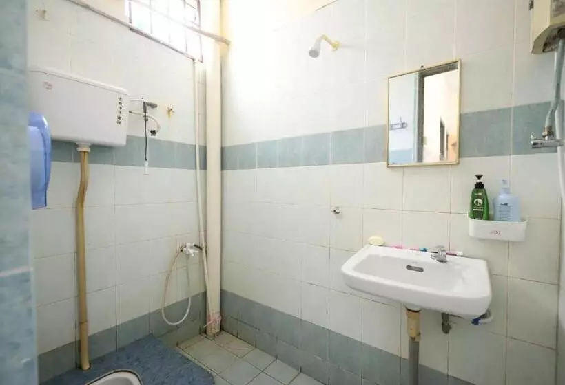 Hotelli Oyo Homes 90575 Ck Bahau Homestay