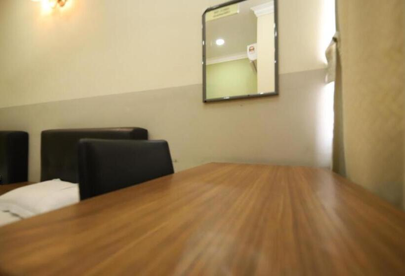 هتل Oyo Homes 90575 Ck Bahau Homestay