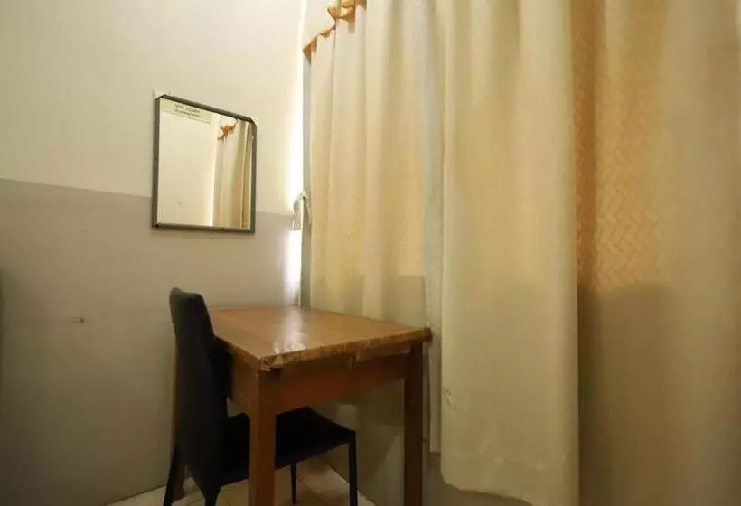 Hotelli Oyo Homes 90575 Ck Bahau Homestay