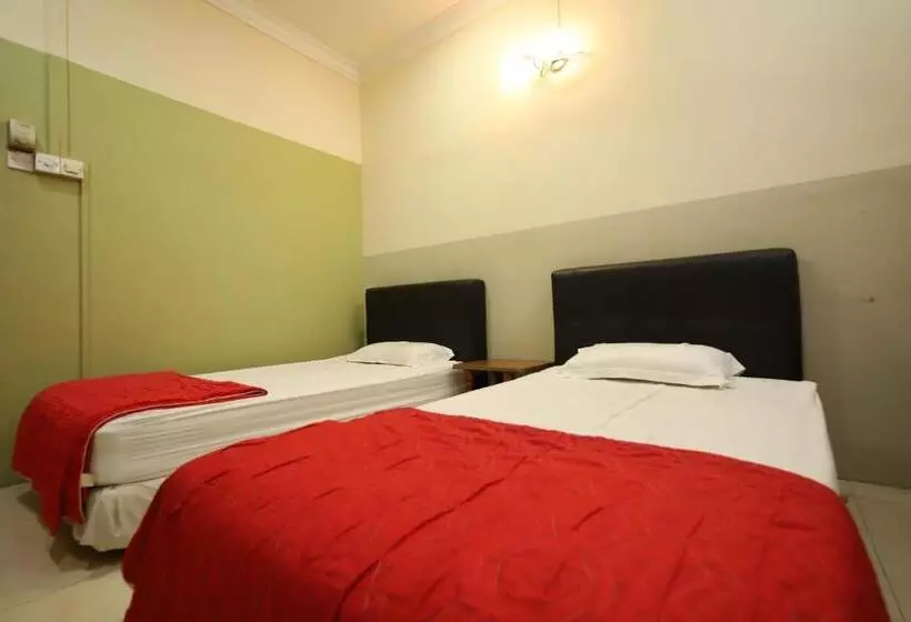 Hotelli Oyo Homes 90575 Ck Bahau Homestay