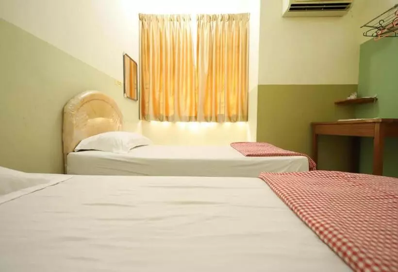 Hotelli Oyo Homes 90575 Ck Bahau Homestay