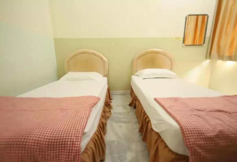 Hotelli Oyo Homes 90575 Ck Bahau Homestay