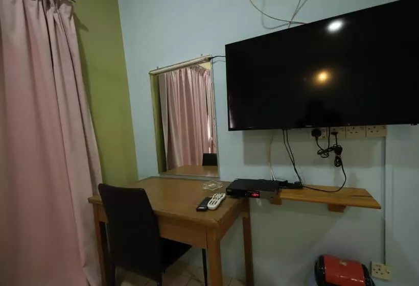 Hotelli Oyo Homes 90575 Ck Bahau Homestay