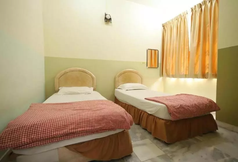 Hotelli Oyo Homes 90575 Ck Bahau Homestay
