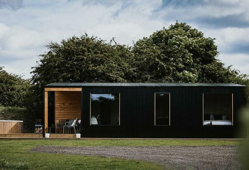 Off The Track Getaway, Luxury Lodge