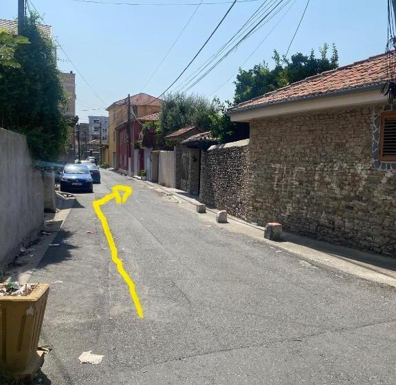 تختخواب و صبحانه Gather Inn Guest House