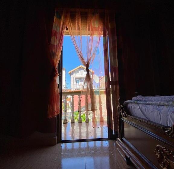 تختخواب و صبحانه Gather Inn Guest House