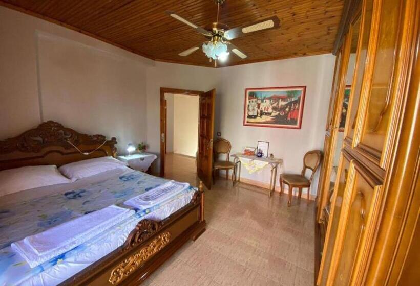 تختخواب و صبحانه Gather Inn Guest House
