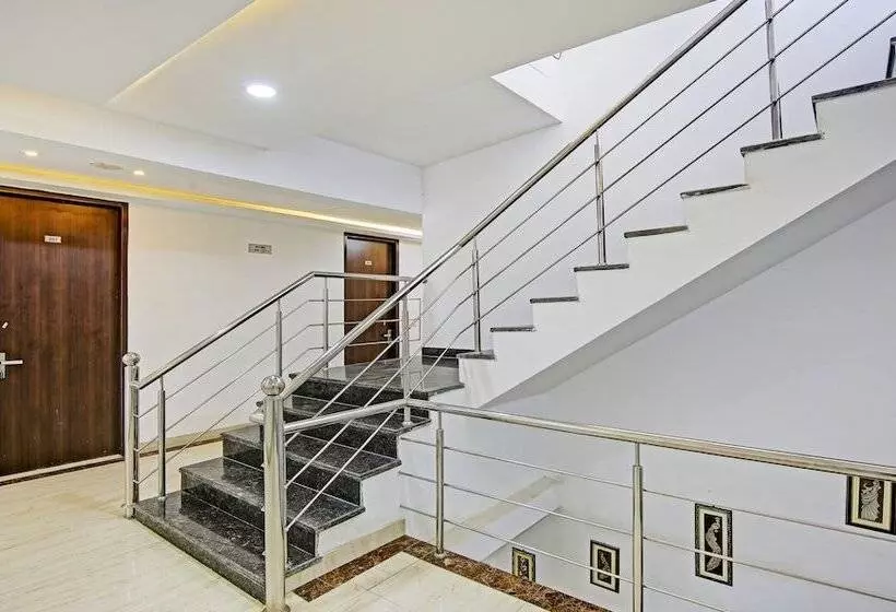 هتل Treebo Royal Empire Adarsh Nagar, Chandigarh