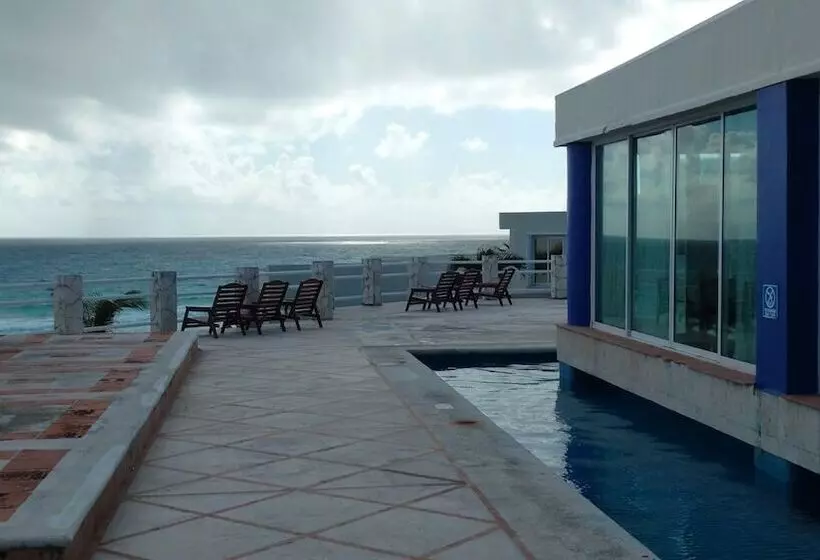 Cancun Beach Aparthotel By Solymar