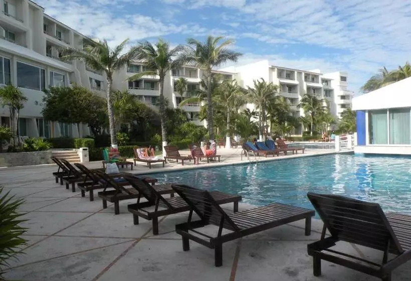 Cancun Beach Aparthotel By Solymar
