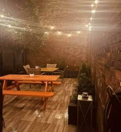 1850s Historic Row House 7min Train To Nyc With Private Backyard