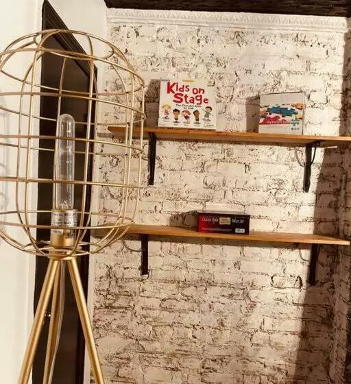 1850s Historic Row House 7min Train To Nyc With Private Backyard