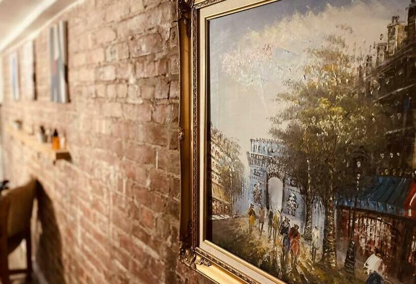 1850s Historic Row House 7min Train To Nyc With Private Backyard