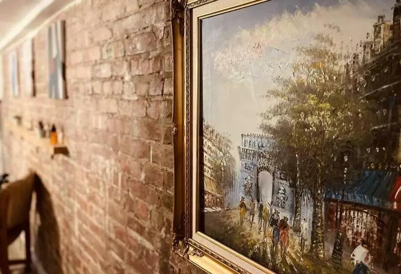 1850s Historic Row House 7min Train To Nyc With Private Backyard