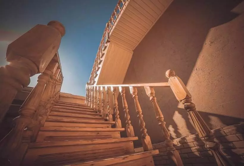 ペンション Oqilanur Guest House