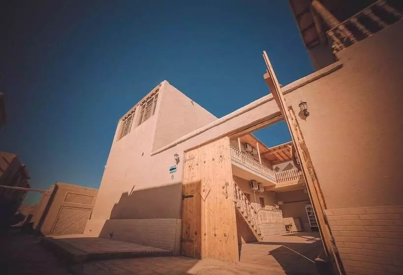 ペンション Oqilanur Guest House