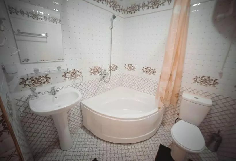 ペンション Oqilanur Guest House