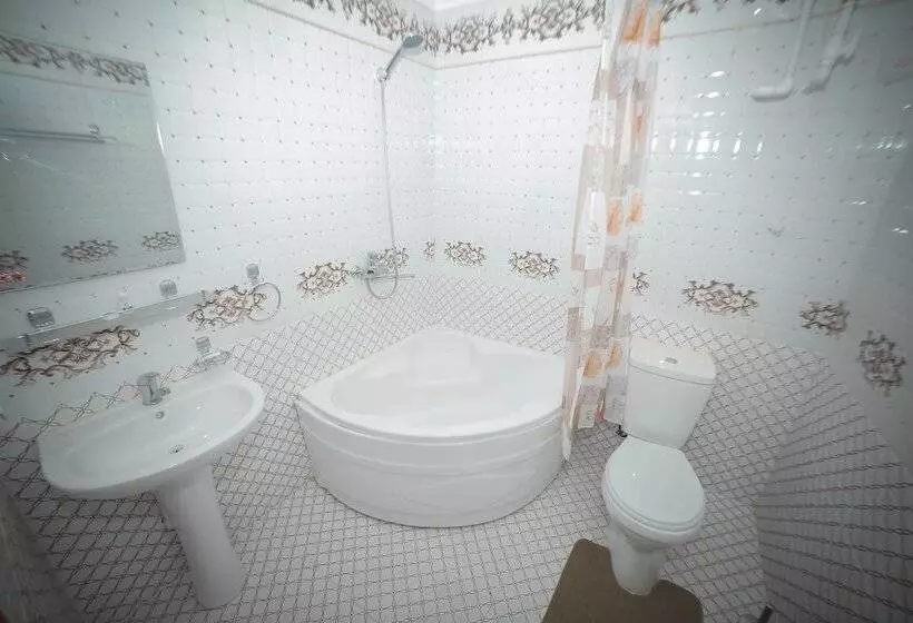 ペンション Oqilanur Guest House