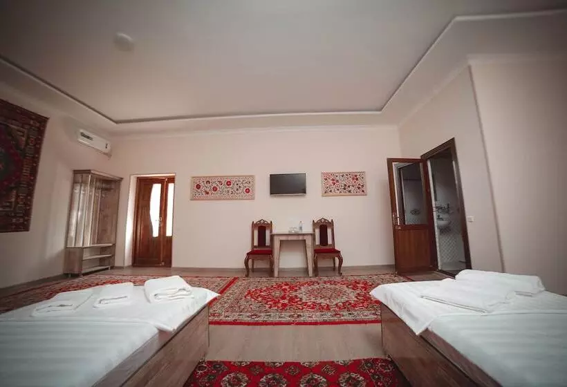 ペンション Oqilanur Guest House