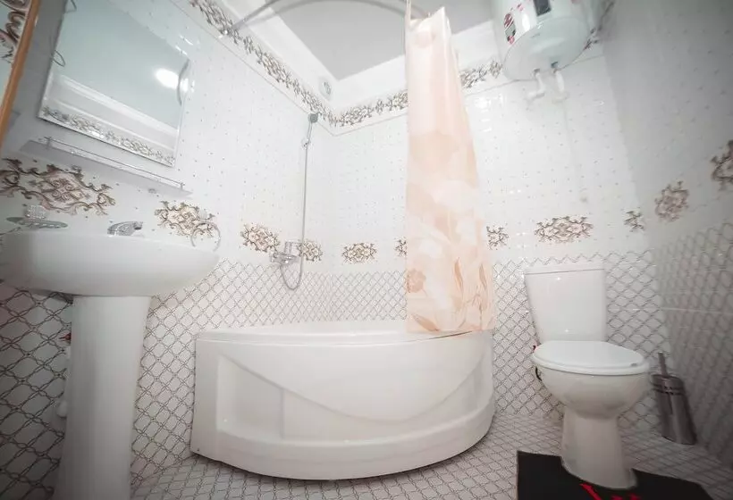 ペンション Oqilanur Guest House